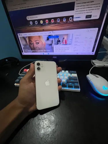 IPHONE 11 64GB BRANCO(com alguns detalhes)