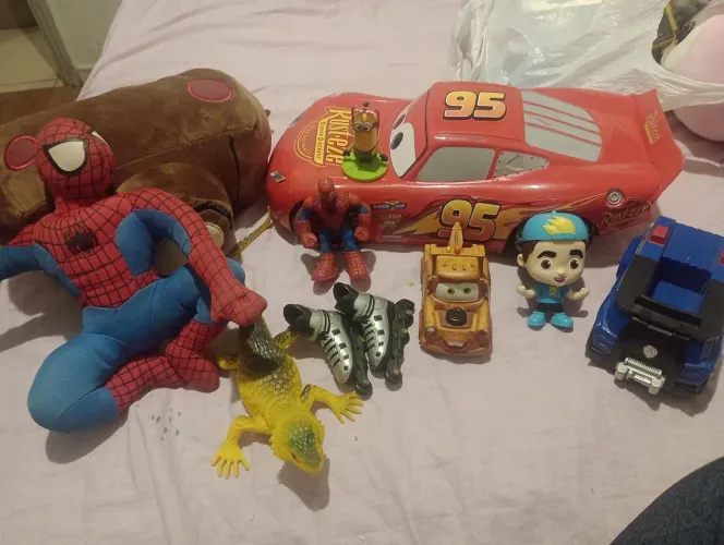 Lote de brinquedos para meninos