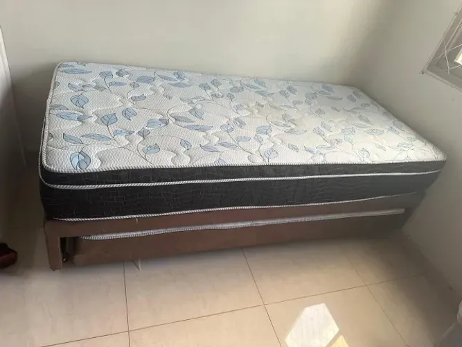 Cama solteiro com auxiliar