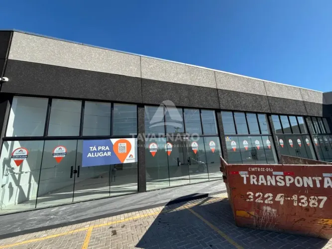Excelente Espaço Comercial com Pé Direito Alto e Estacionamento Próprio!