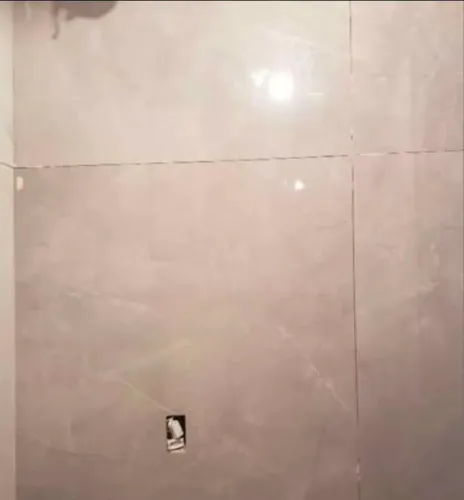 Lote com três peças de revestimento em porcelanato Mare D' Autunno Portobello 90x90 polido