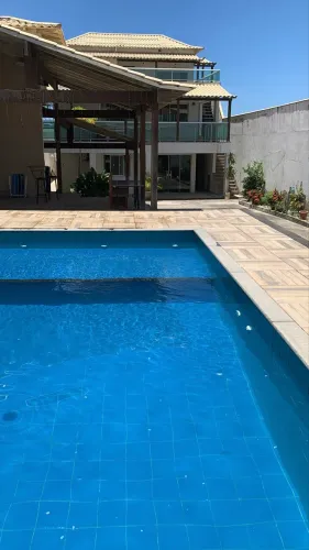 ? CASA ACONCHEGANTE COM PISCINA EM CABO FRIO ?