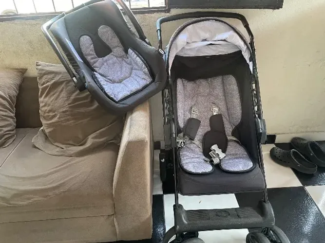 KIT CARRINHO DE BEBÊ E BEBÊ CONFORTO