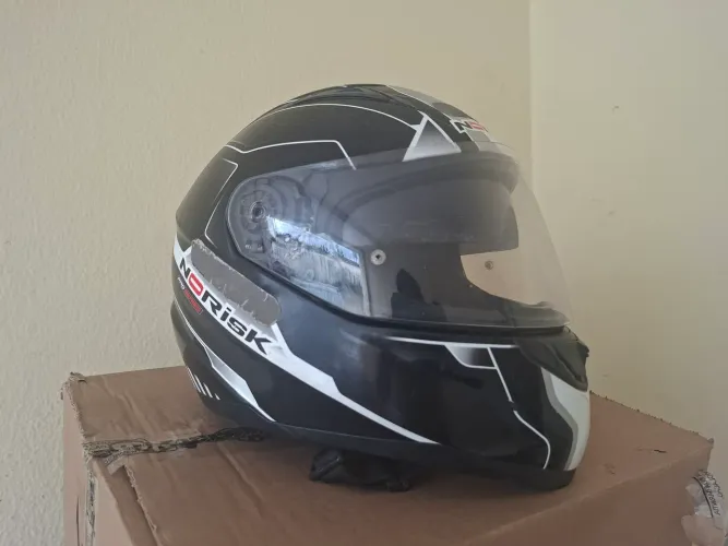 Capacete Nourisk Pro Series Preto e Branco ( espuma nova)