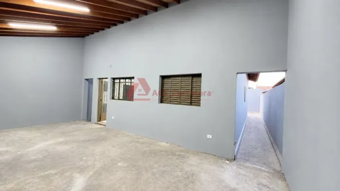 Casa com 3 Dormitórios e Garagem Coberta