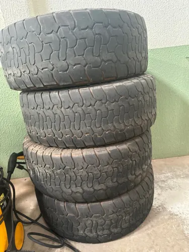 Pneu usado Xbri Brutus 65R18