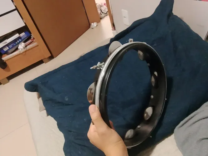 Vende-se pandeiro sem plástico