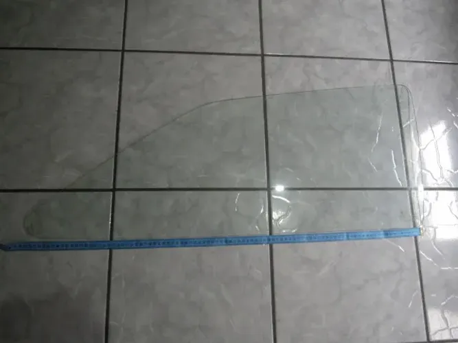 vidro passat antigo (lateral direito traseiro)