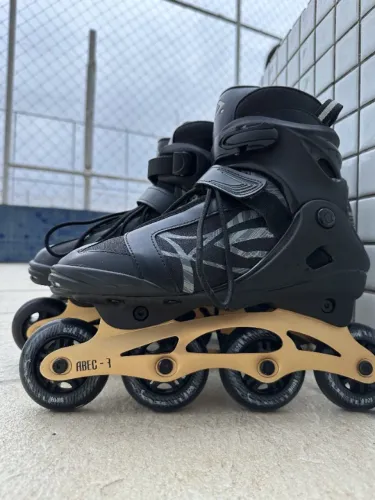 Patins Oxer In Line Preto e Dourado Tam. 39