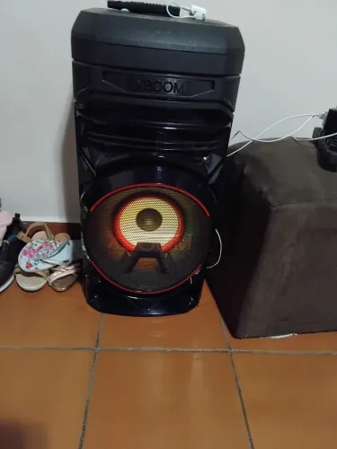 Vendo uma caixa de som LgxBoom