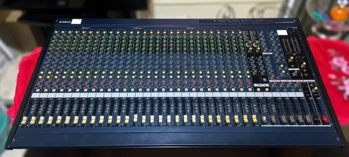 Mesa de som Yamaha 32 Canais 