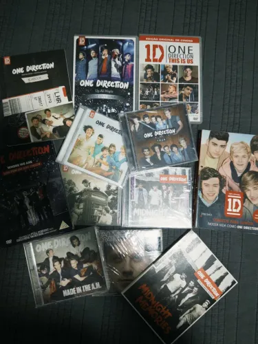 COLEÇÃO CDS E DVDS ONE DIRECTION