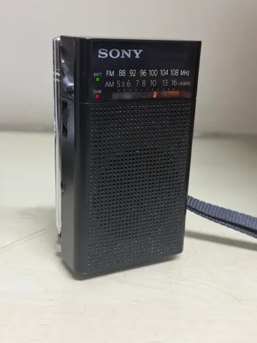 Rádio Sony ICF-P26 AM/FM - Funcionando