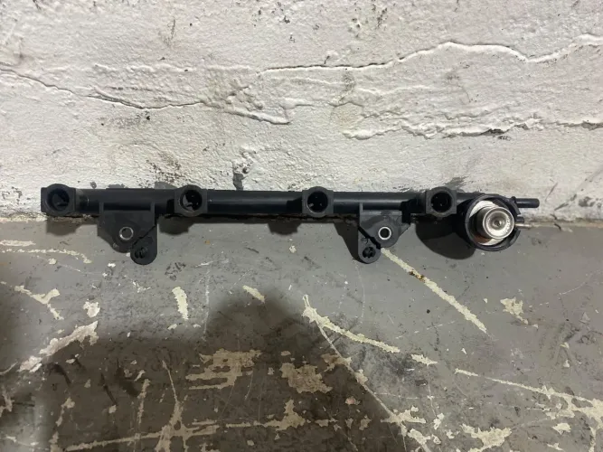 Caneta de bicos combustível Ford Fiesta 1.6 2003/2014