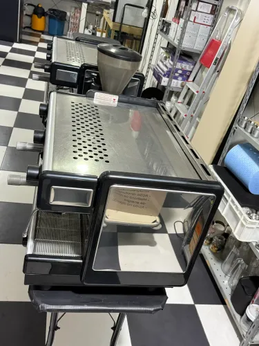 Máquina de café com moinho