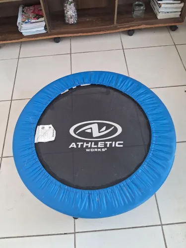 Trampolim Athletic Works, exercícios e outros