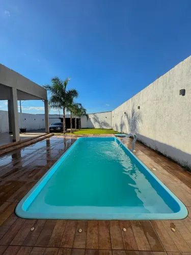 Casa com piscina ocidental (R$ 5.000 renda mensal)