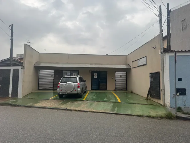 Aluguel de Sala Comercial no Jardim Guaruja Sorocaba-SP: 12m², 1 Banheiro. Agende sua visi