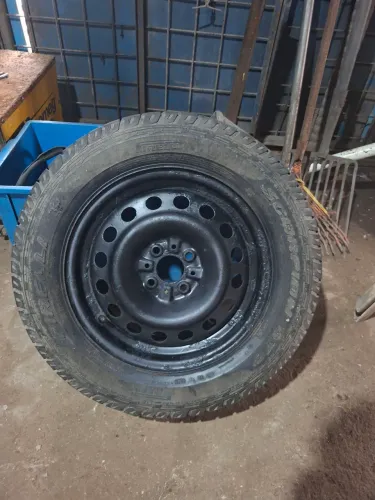 Pneu aro 15 com aro pra strada 