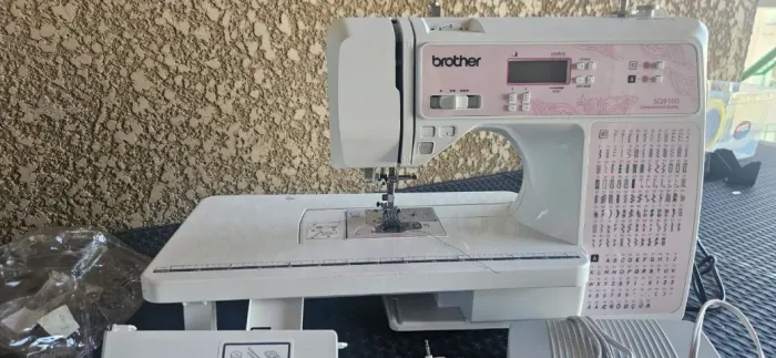 Máquina de Costura Brother SQ9100 - Usada