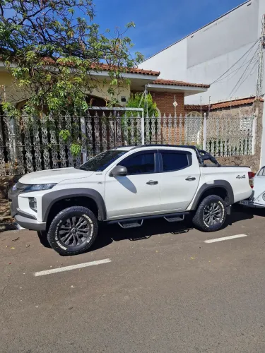 Mitsubishi L200 Tri. Outdo. GLS 2.4 CD 4X4 Die. AUT 2025