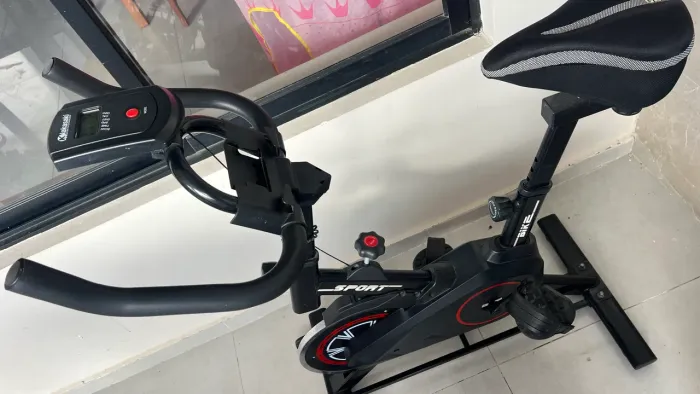 Bicicleta ergométrica semi nova