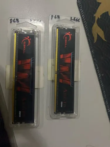 2 pentes de Memória Ram DDR4, 2400mhz Nova na caixa 8Gb cada um.
