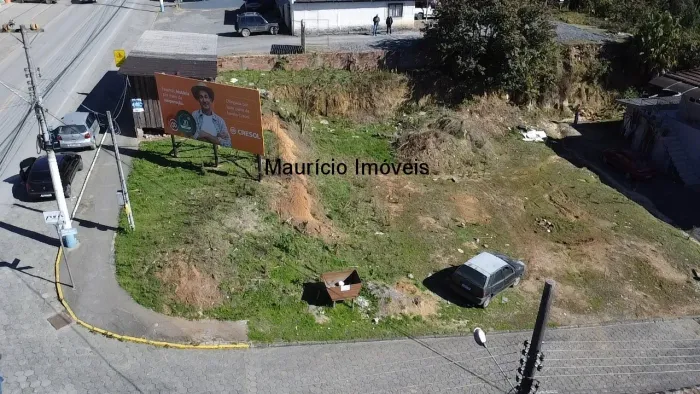 Terreno comercial no centro da cidade de Salete, com a área de 735,00 m², Equina da Rua Lu
