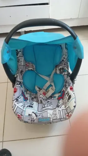 Bebê Conforto semi novo azul com o colchonete em perfeito estado .