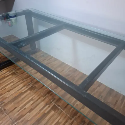 Mesa de vidro ,base de ferro 1.500