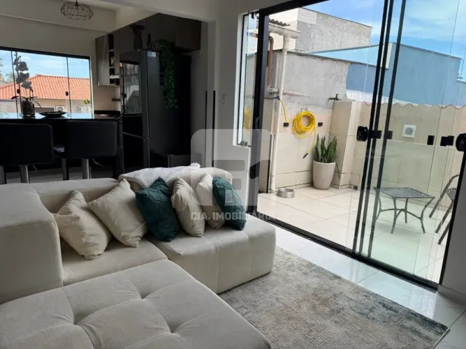 Casa 2 quartos semi mobiliada na Armação
