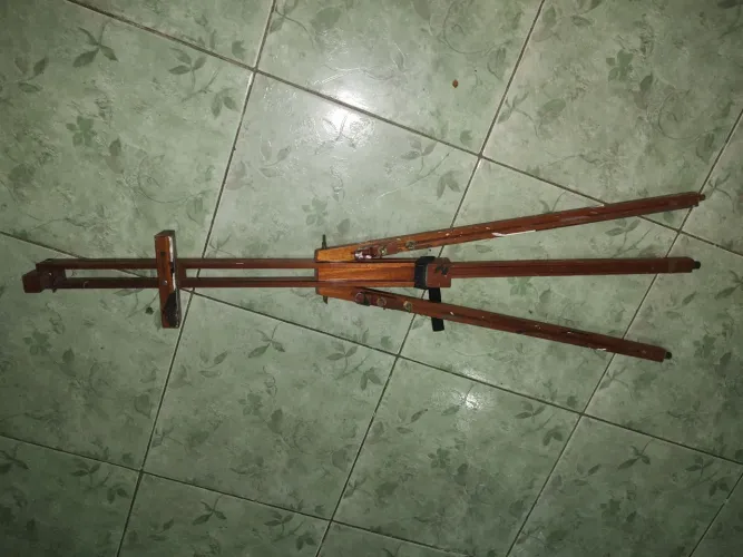 Tripé para pintura Trident medici pra desocupar espaço 