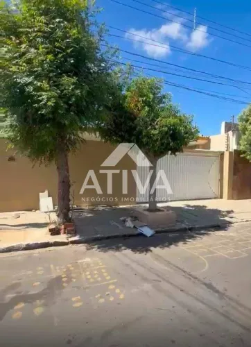 CASA PARA LOCAÇÃO ATRAS DA BANCA - 03 QUARTOS