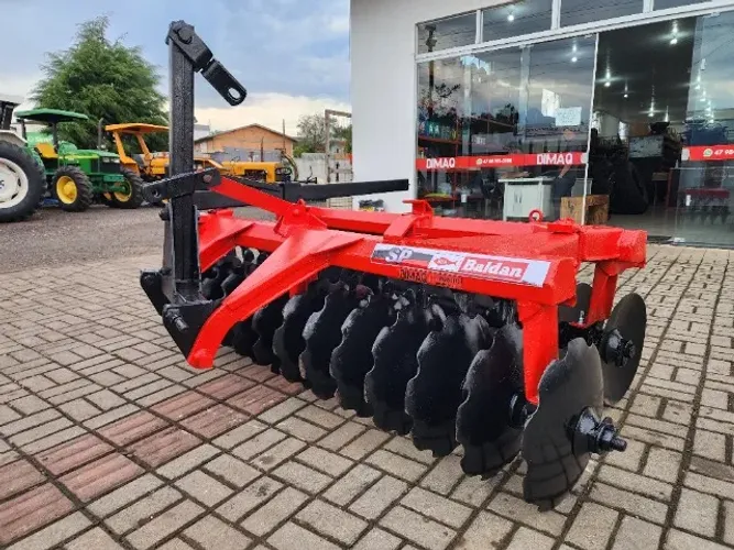 Grade Niveladora Manual Baldan SP Super Peixe, 28 discos, Ano 2002