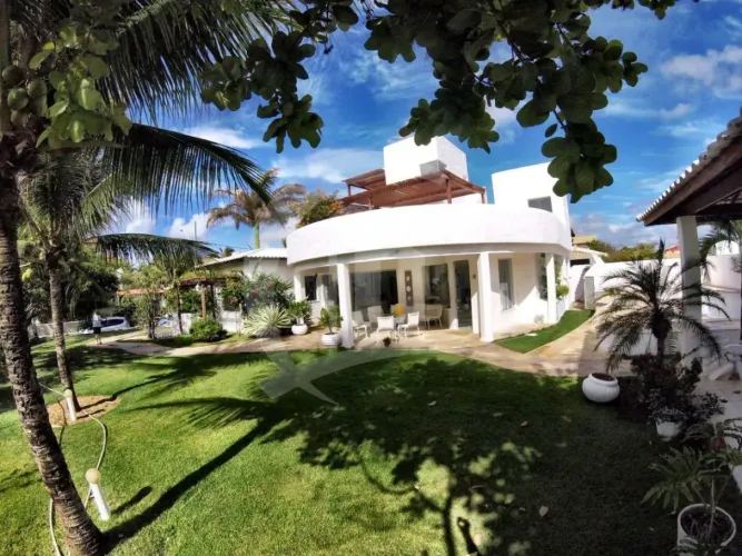 Casa no Condomínio Moradas da Praia II com seis quartos, sendo quatro suítes