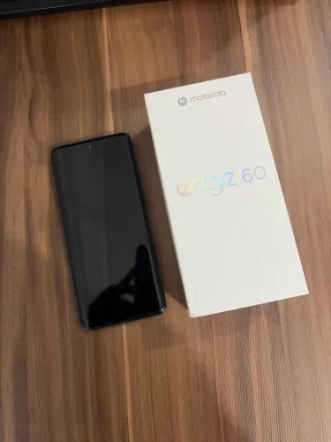 Moto Edge 60 512GB + Moto Watch Fit