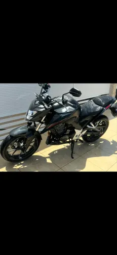 VENDO CB TWISTER 300 PRETA ÚNICA DONA EM PERFEITO ESTADO DE CONSERVAÇÃO 