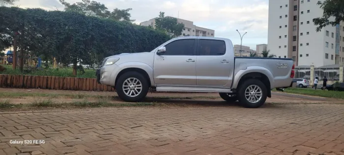 Toyota Hilux CD SRV D4-d 4X4 3.0 TDI Diesel AUT 2014