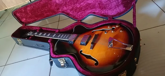GuitarraTagima jazz 1900