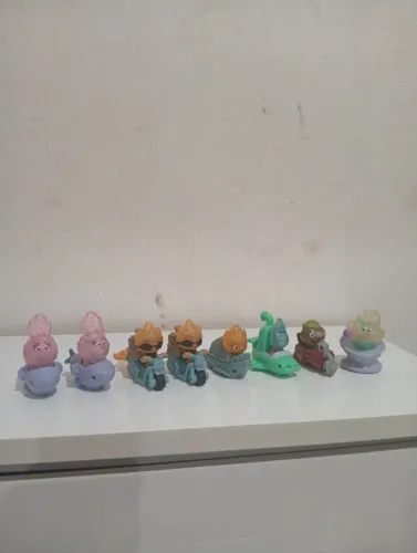 Lote elementos da Disney Pixar