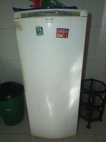 Geladeira pequena Consul 