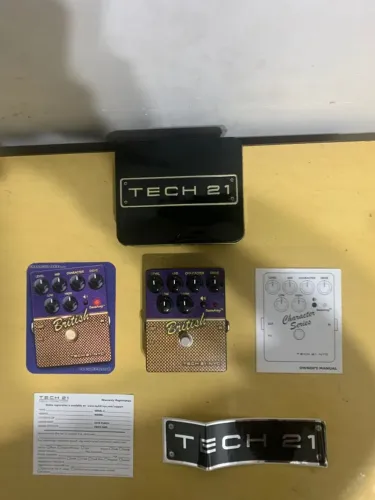 Pedal Tech 21 SansAmp British v2 em excelente estado c/ caixa, manual, adesivo e tag