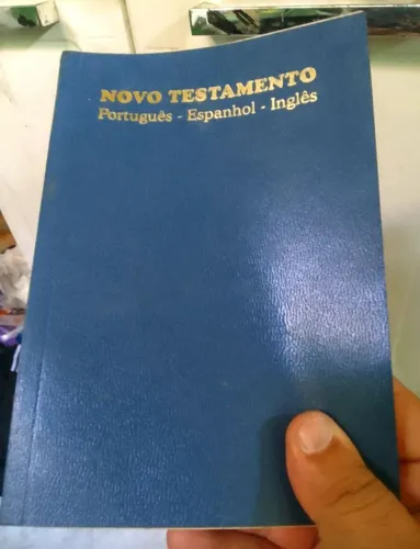 Novo Testamento trilingue: inglês, espanhol e português