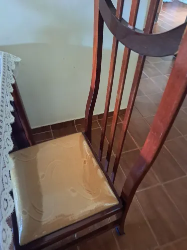 Vendo mesa com 8 cadeiras 