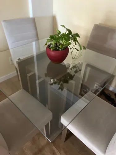 Mesa de Jantar com Quatro Cadeiras