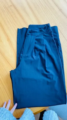 Calça alfaiataria tecido fluido