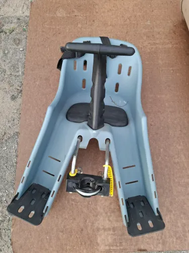 Cadeirinha para carregar criança na bicicleta