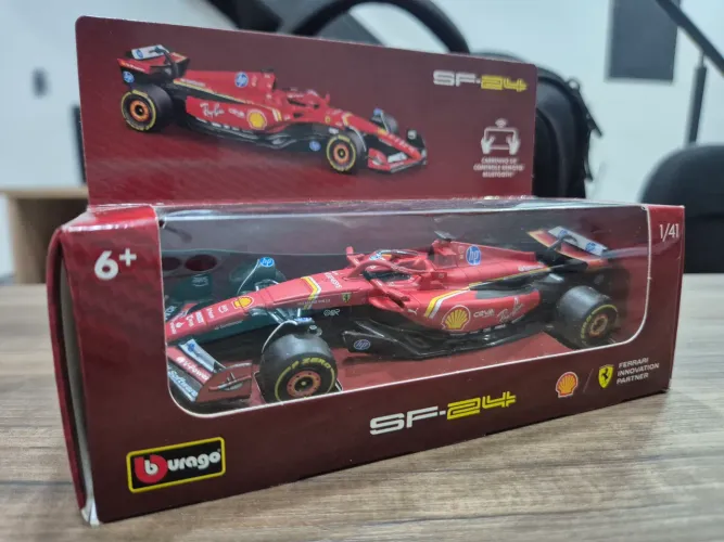 Miniatura Ferrari SF24 - F1 Limitada controle remoto