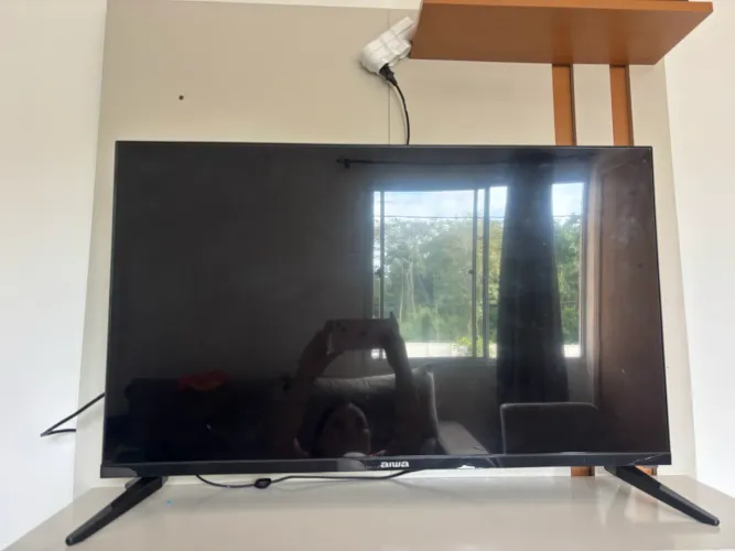 Tv 32 polegadas em estado bom.