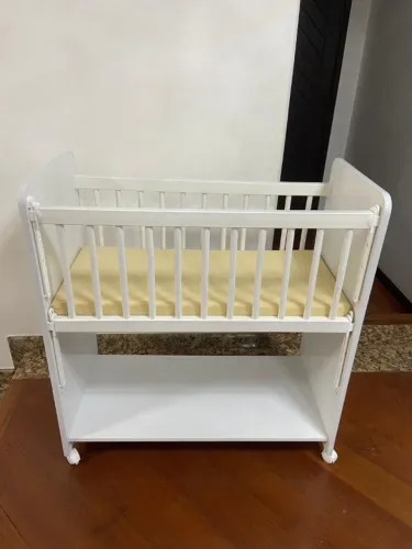 Berço com Colchão Infantil Grade Móvel Rodinhas Mosquiteiro Branco 